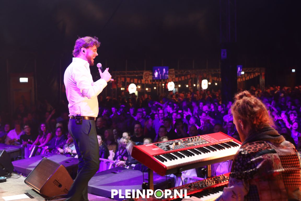 BOUKE & THE ELVIS MATTERS BAND    (25)